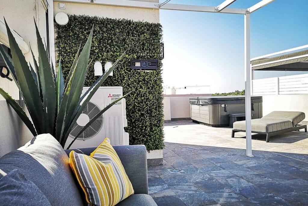 Black Sun. Modern Penthouse In Torrevieja Exteriör bild