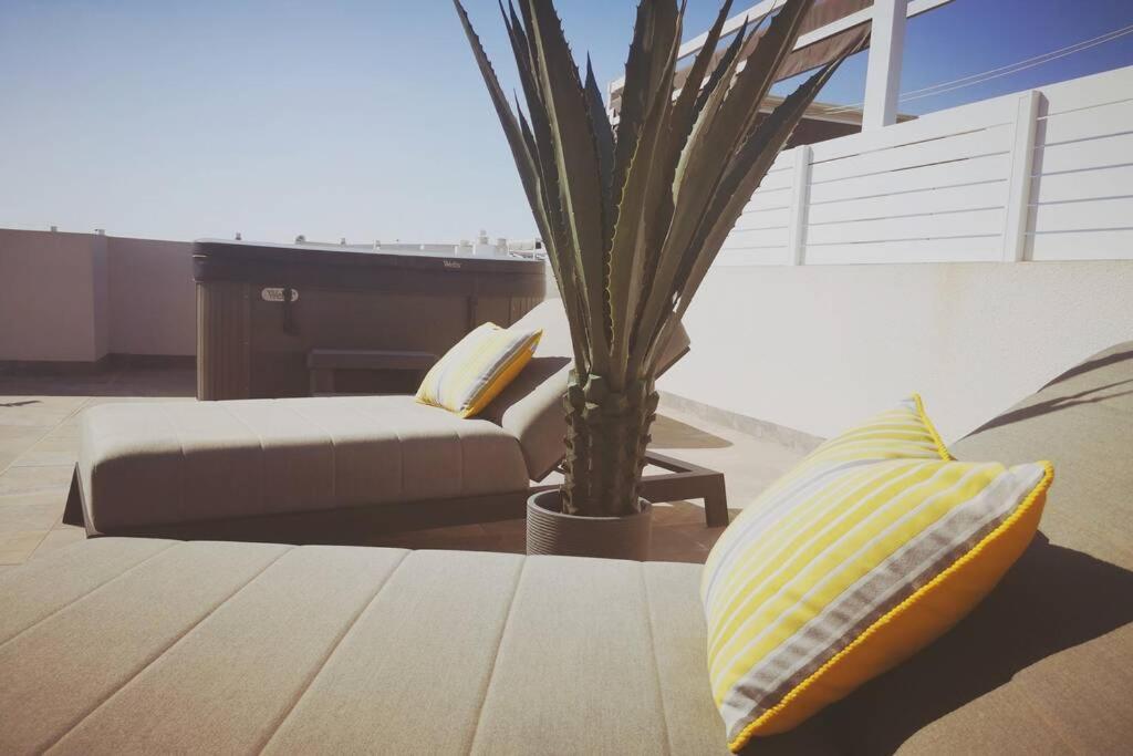 Black Sun. Modern Penthouse In Torrevieja Exteriör bild